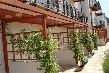 Lara Apartment *